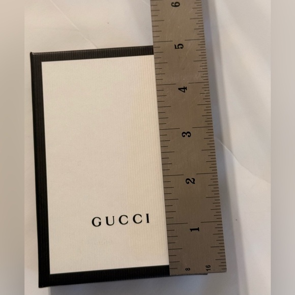 Gucci Small Black and White Gift Box in Very Good Condition - Picture 6 of 9